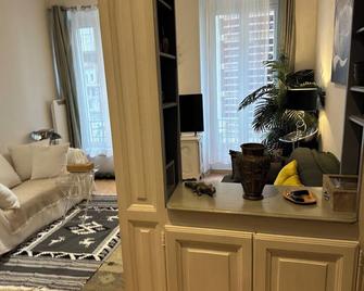 Cosy, comfortable apartment close to the beach and shops - Saint-Raphaël - Living room