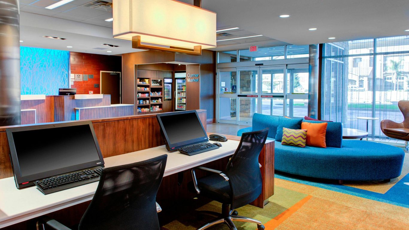 Fairfield Inn & Suites by Marriott Bakersfield North/Airport