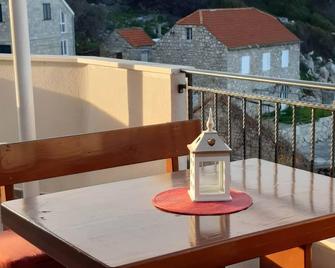 Apartments Cumbelic - One Bedroom Apartment with Balcony and Sea View A2 - Kozarica - Balcony