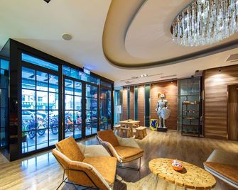 Military 75 Hotel - טאיצ'ונג - לובי