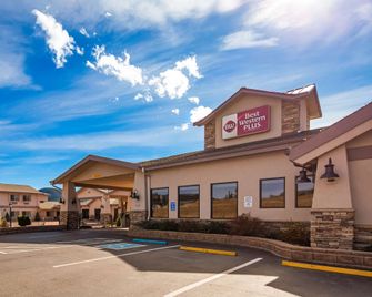 Best Western Plus Silver Saddle Inn - Estes Park - Rakennus