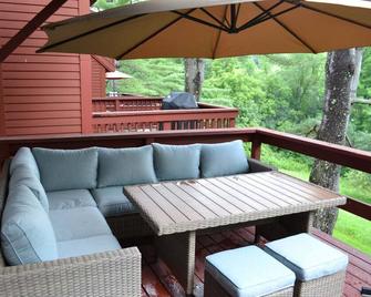 Roomy 3 Bedroom Quechee Lakes Condo - Quechee - Balcony
