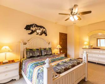Condo With Stunning Mountain And 6th Gre - Whittier - Habitación