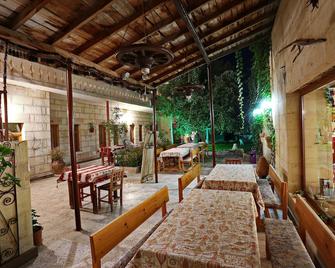 Anatolia Raymonde Cave House - Uchisar - Patio