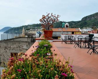 Enzo Il Negro - Lipari - Balcony