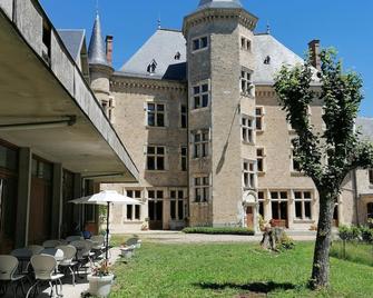 Grand Gîte du Château de St Geoire - Saint-Geoire-en-Valdaine - Edificio