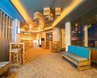 Hikkaduwa Beach Hotel - Hikkaduwa