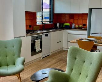 Impressive renovation a 10 minute walk from the heritage part of Thame.s - Thames - Kitchen