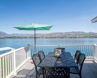 Waterfront Home With Private Dock And Boat Lift str # 00536 - Chelan - Balkon