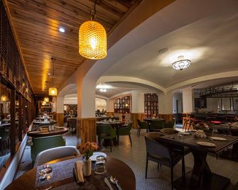 Udaan Hotel Pine Crest - Pelling - Restaurant