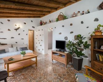 Country House 'El Balcón De Petra' with Sea Views, Private Terrace and Wi-Fi - Hermigua - Salon