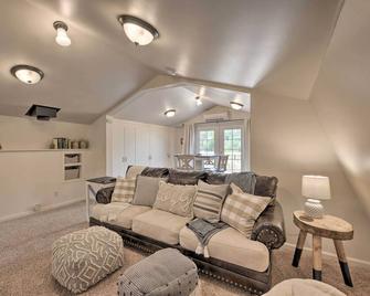 Family Home Near Kings and Sequoia National Parks! - Squaw Valley (Fresno County) - Living room