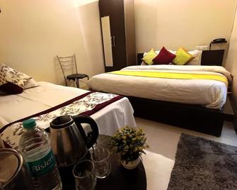Sada Shiv Guest House Near Kashi Vishwanath Temple & Ganga River - Varanasi - Bedroom
