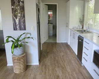 Beach Cottage Coolum Beach with Spa and Fire Table - Coolum Beach - Keuken