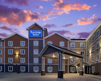 Travelodge Suites by Wyndham Estevan - Estevan - Budova