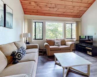 Loon Mountain Getaway - Lincoln - Living room