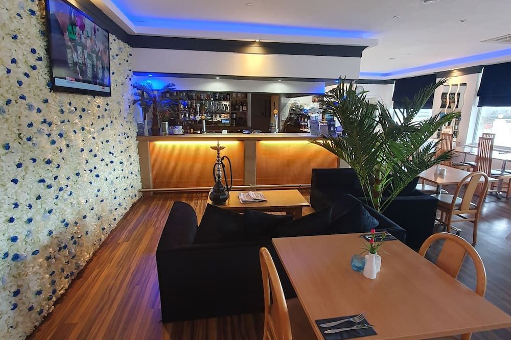 Hawk House - Yeovil - Bar
