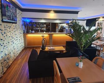 Hawk House - Yeovil - Bar