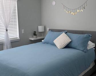 Carriage house with electric car charger - Cumberland - Bedroom
