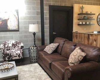 Nelson Inn - Unit 2: The Western - Sheridan - Stue