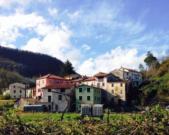 Sea Levanto And Cinque Terre Calm, Cool, - Carro - Edificio