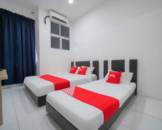 OYO 89820 Sp Berlian Inn - Sungai Petani - Bedroom