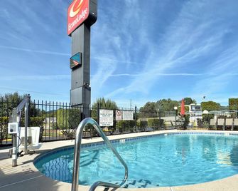 Econo Lodge Lenoir City - Knoxville Area - Lenoir City - Pool