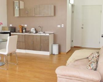 2 Cedarcats Short Stay Apartments - San Pedro - Sala de estar