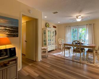 Island Pines Home - Jekyll Island - Dining room