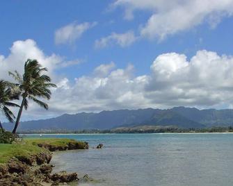 Kailua Oceanfront-60' Lap Pool - Upscale Quiet Neighborhood - Legal - Kailua