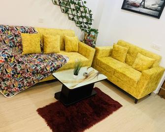 The Jade Square near India Expo Mart - Noida - Living room
