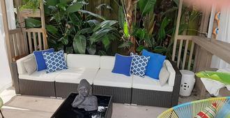 The Place, A Beautiful Private And Quiet, Cozy, Room With Microwave Refrig - Fort Lauderdale - Hàng hiên