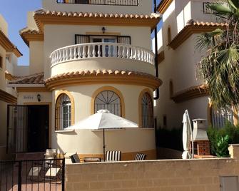 Quiet And Secluded Villa - La Marina - Building