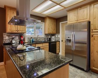 The Retreat@lakeside Hot Tub/Views/Carbon Neutral/Fast Wifi Near Yosemite! - Mariposa - Küche