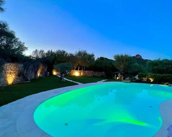 Villa Ibiscus - Cannigione - Piscina