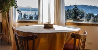 Hosteria Pajaro Azul - San Carlos de Bariloche - Dining room