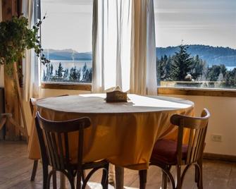 Hosteria Pajaro Azul - San Carlos de Bariloche - Dining room