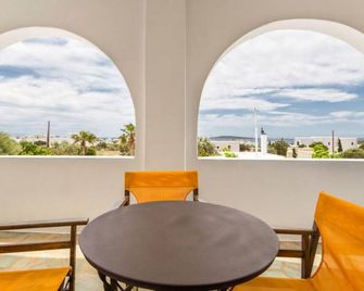 Evi Rooms - Parikia - Balcón