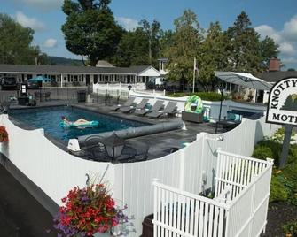 Knotty Pine Motel - Bennington - Pool