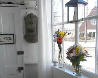 Historic Fifer Davis House Circa 1760. Private Room. Private Entrance - Concord - Room amenity