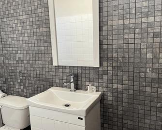 Hotel Allende Morelia - Morelia - Bathroom