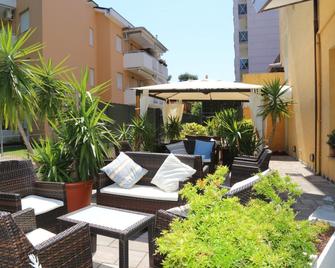 Hotel Berna - Eraclea - Патіо