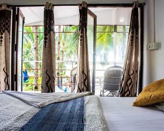 Cafe Del Mar Cottages And Rooms - Palolem - Bedroom