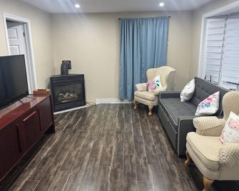 Blue Haven Cottage - Brighton - Living room