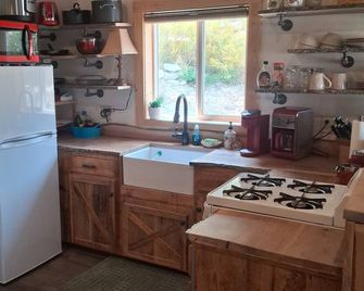 Cozy & Charming Cabin in the Heart of the Bitterroot Valley - Hamilton - Cocina