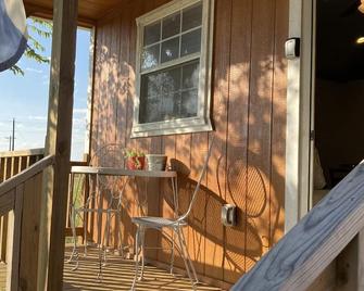 Sunrise Sunset Peaceful Country Cabin - Mc Gregor - Balcón