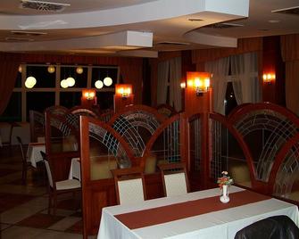 Amstel Hattyú Panzió -Érintésmentes bejelentkezés - Hyor - Restaurante