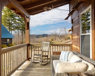 Indulgent Log Cabin near Parkway - Meadows of Dan - Balcón