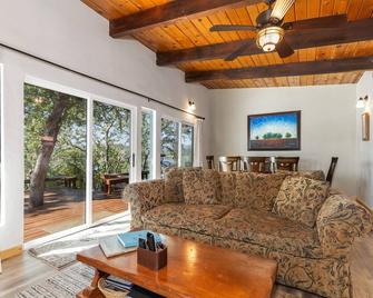 7. Woodpecker House (on private peninsula with dock) - Bradley - Sala de estar