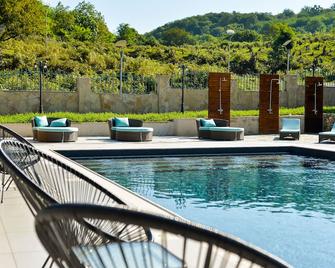 Tskaltubo Epic Hotel & Spa - Tsqaltubo - Pool